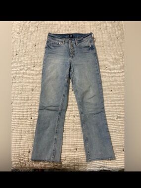 GAP Women's Straight Leg Jeans in Light Blue Wash